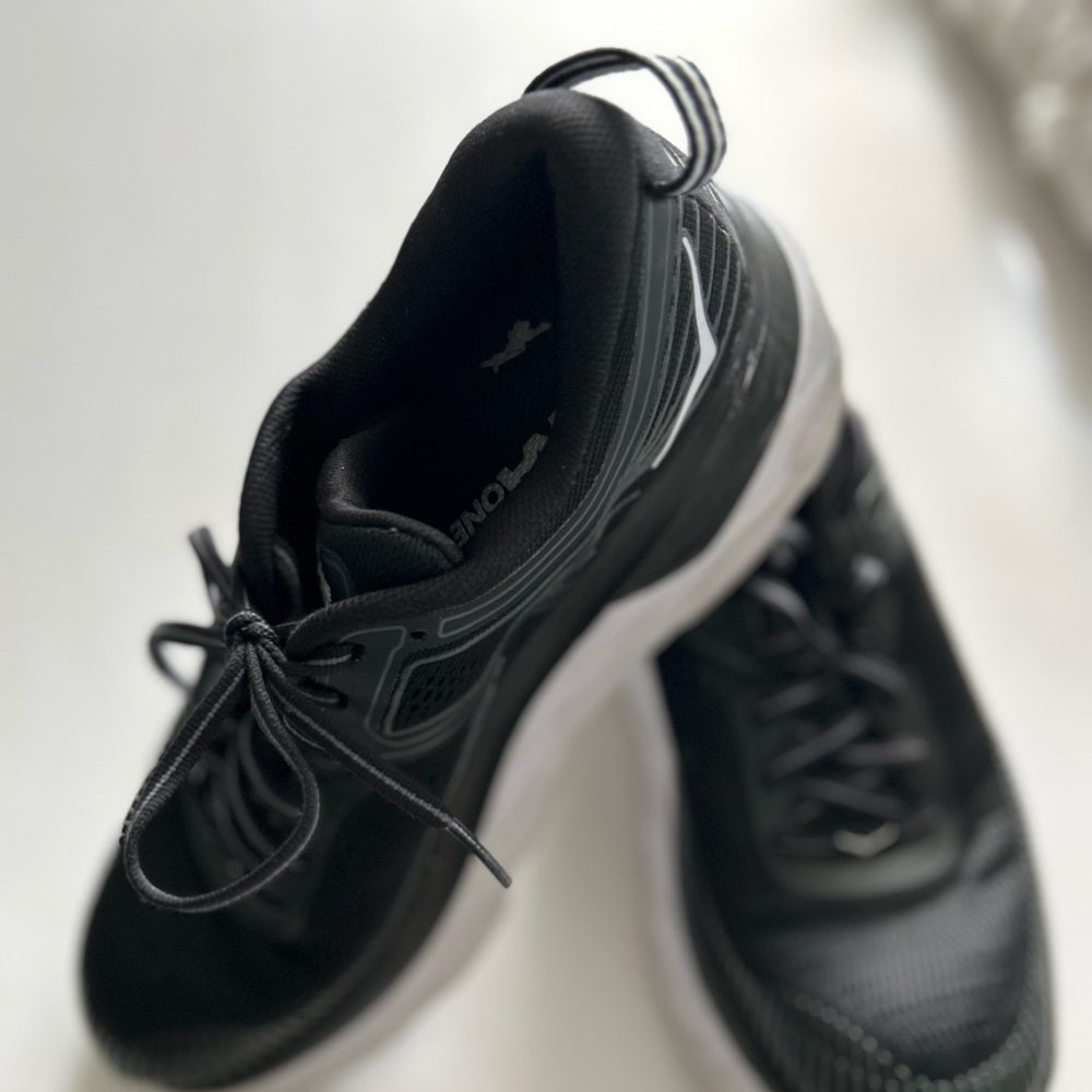Women’s Hoka one one bondi size 8